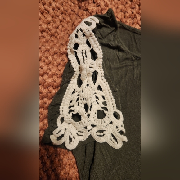 Top - Picture 2 of 3